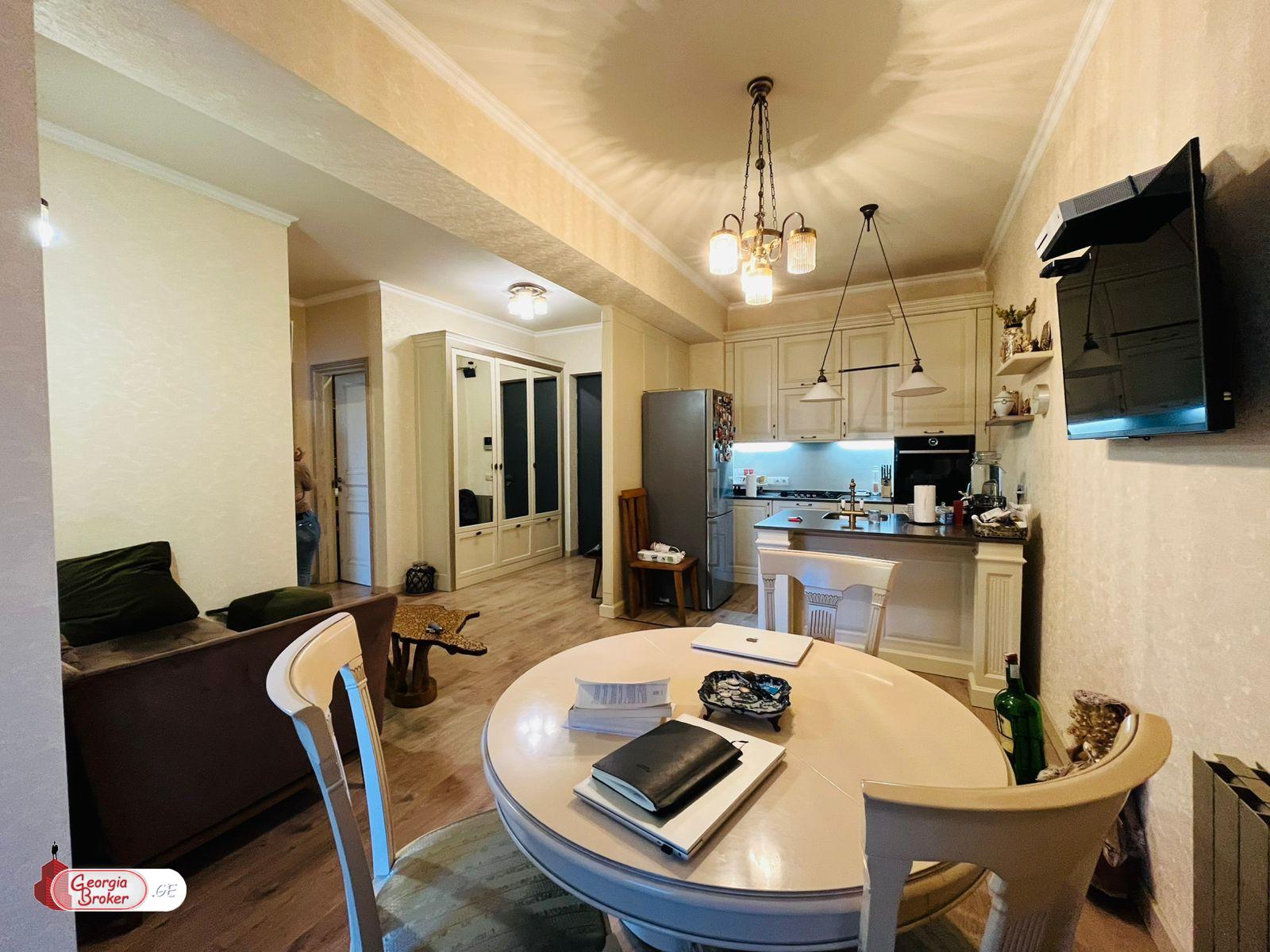 продается квартира с новым ремонтом 3-комнаты